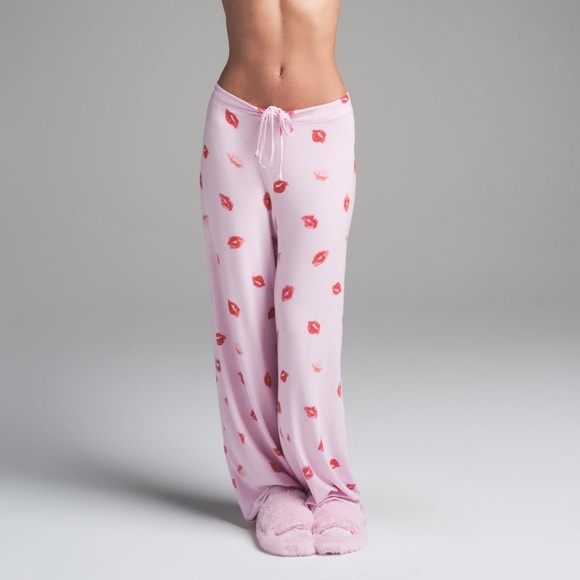 Skims Sleep “Cherry Blossom Lipstick” Set - Picture 3 of 7